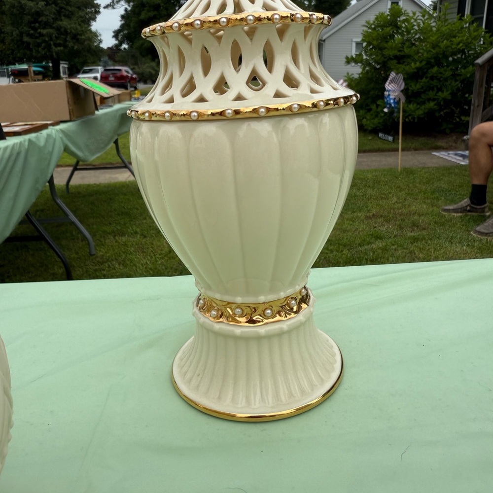 Lenox Ivory FLORENTINE AND PEARL Illuminations CANDLE- 24k Gold Trim
